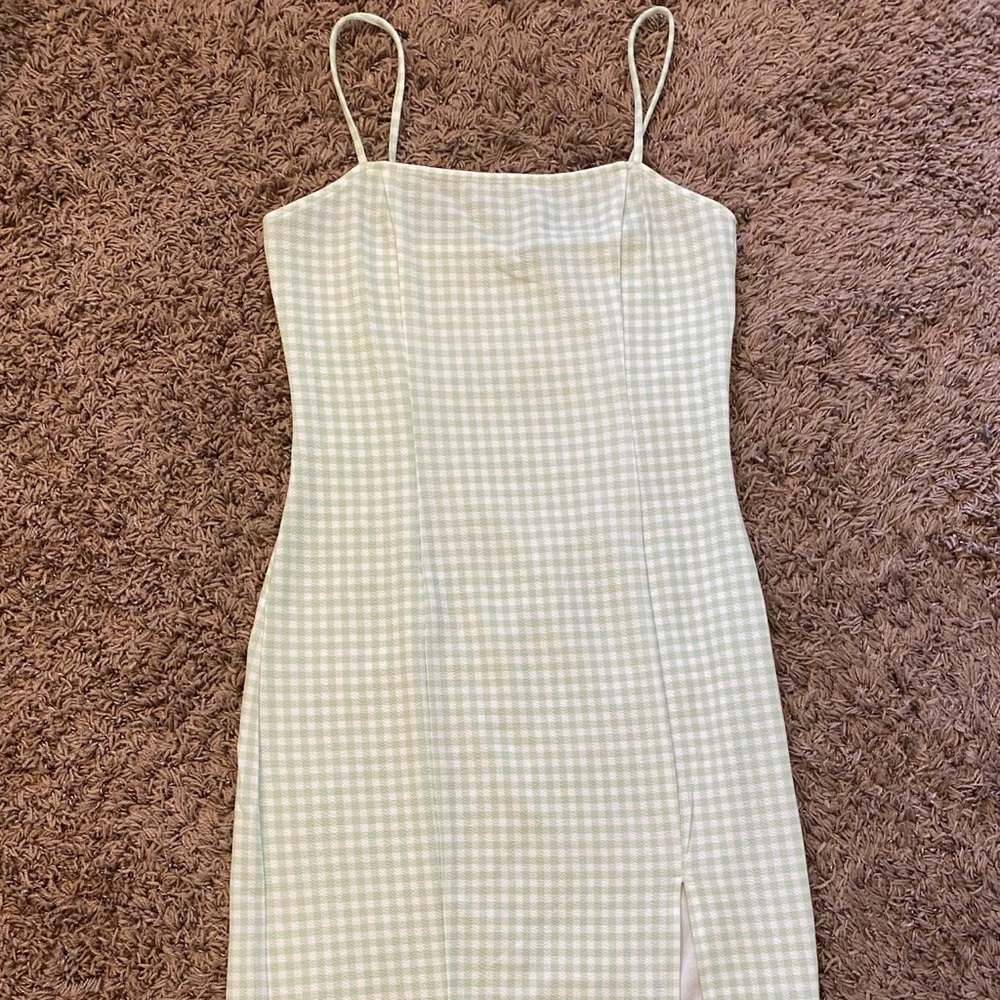 Green body con dress